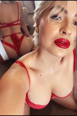 brisbane based topless barmaid taking a selfie in the mirror of her lovely round bum